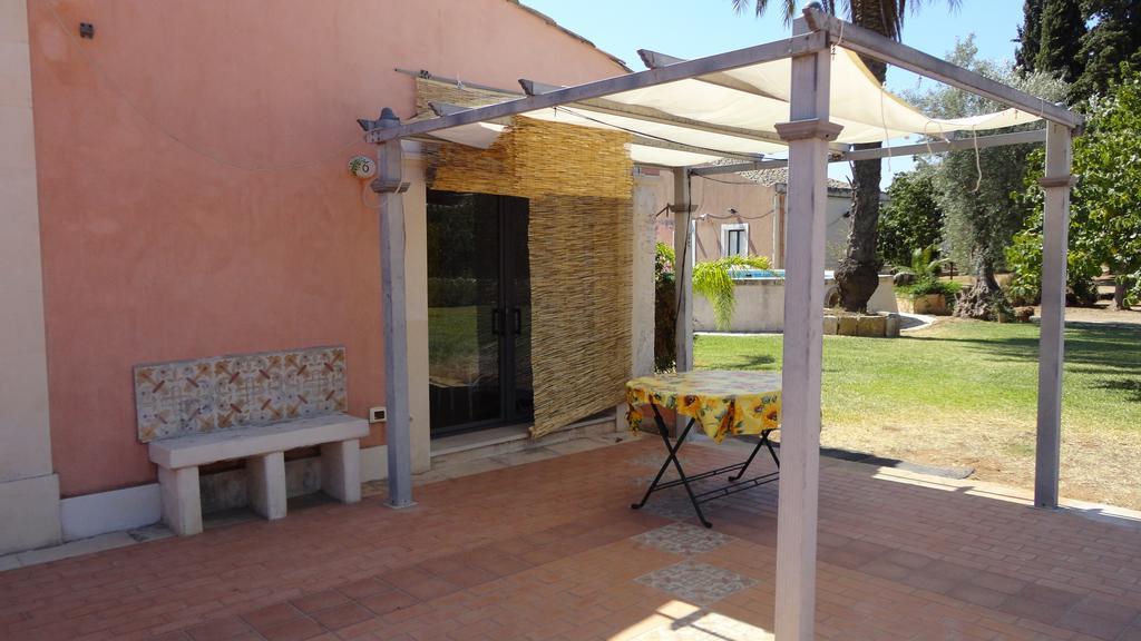 La Taverna Floridia Exteriör bild